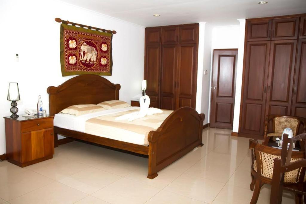 Hotel Villa Viana Marawila Exterior photo