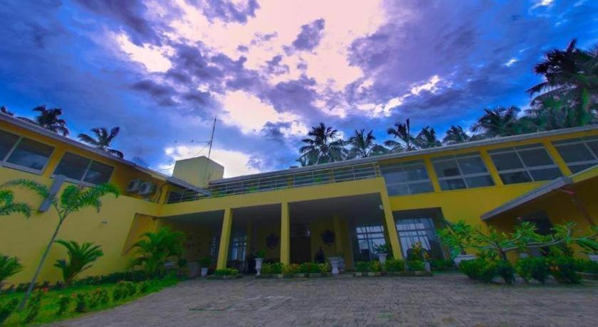 Hotel Villa Viana Marawila Exterior photo